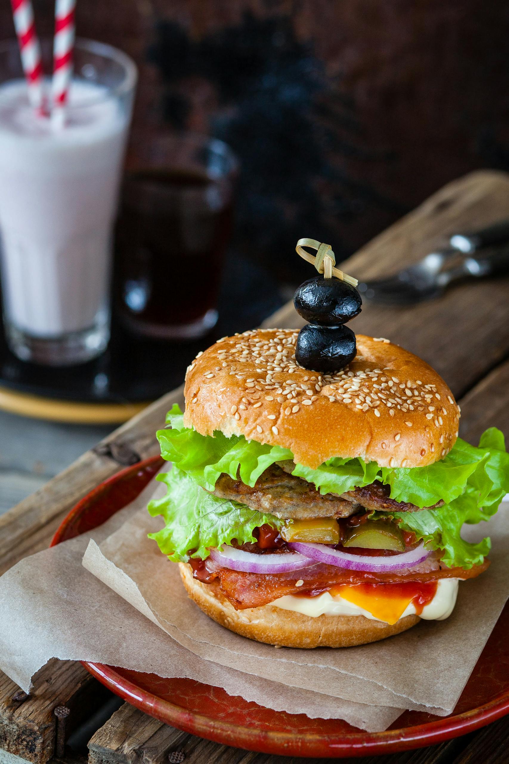Delicious gourmet burger with fresh ingredients, ideal for a flavorful lunch.